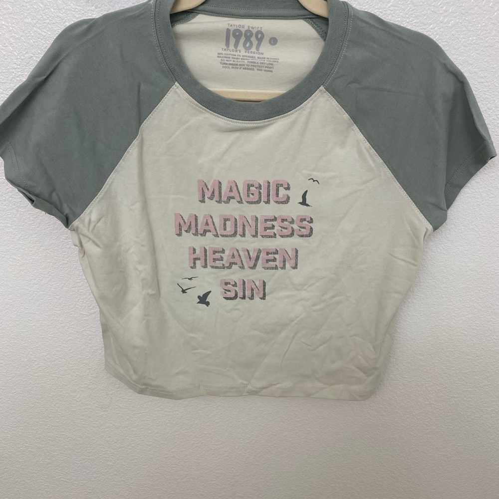Taylor Swift 1989 Cropped Tee in Size Large